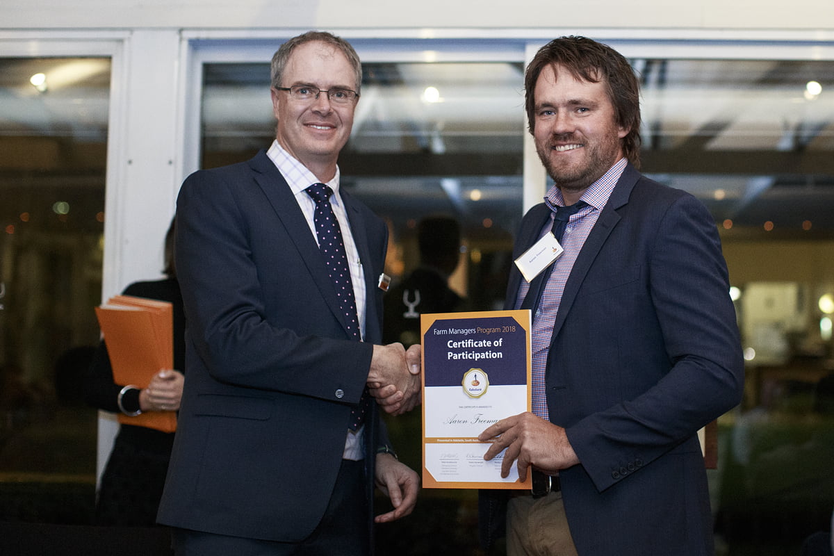 Aaron Freeman receiving his certificate of completion from Roger Matthews, Rabobank’s Country Banking Regional Manager for South Australia and North West Victoria.